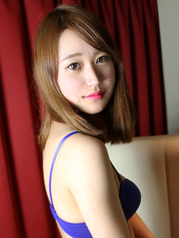 ヌキ・奈良店 あいな 18歳 T：160　B：78(B)　W：55　H：80